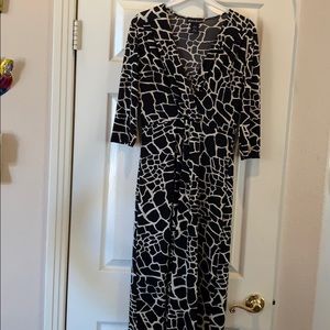 Twist front giraffe print dress knit sz small